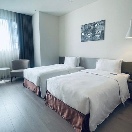 Golden Tulip Glory Fine Hotel Tainan Extérieur photo