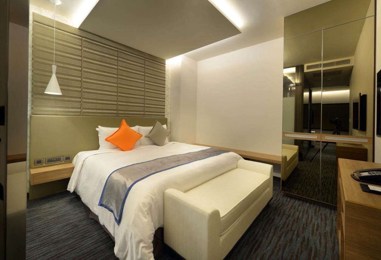 Golden Tulip Glory Fine Hotel Tainan Extérieur photo