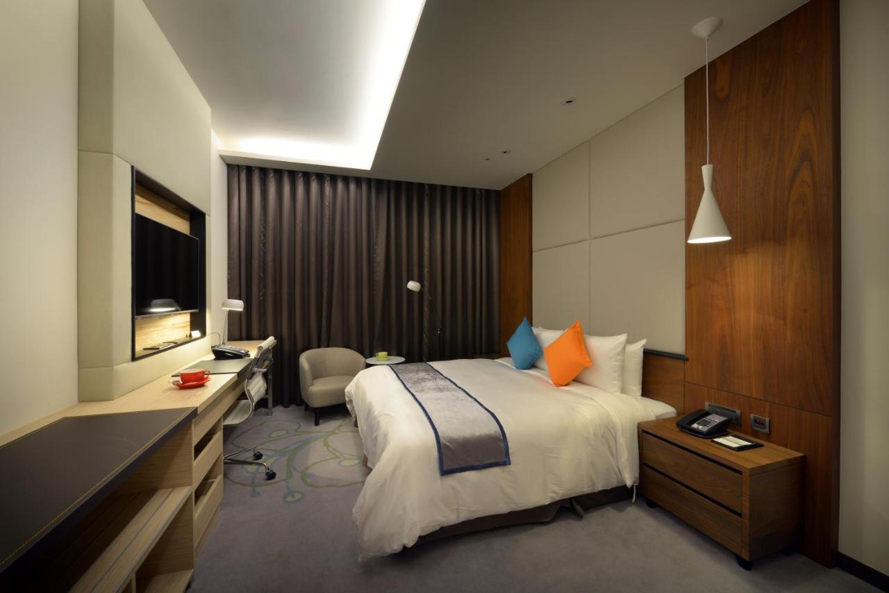 Golden Tulip Glory Fine Hotel Tainan Extérieur photo