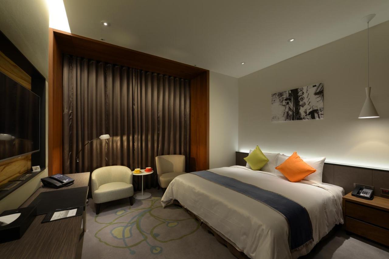 Golden Tulip Glory Fine Hotel Tainan Extérieur photo