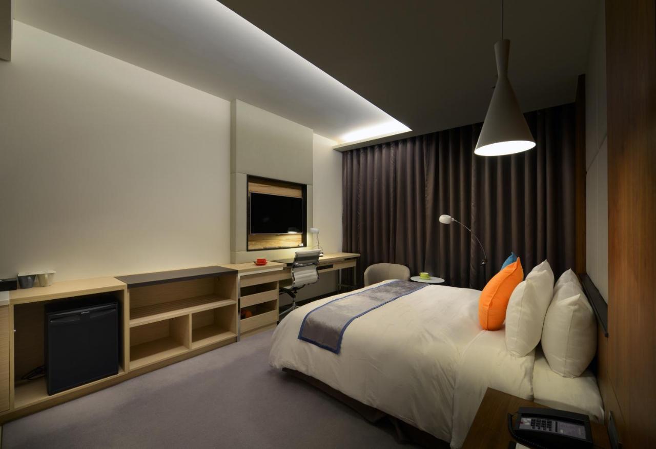 Golden Tulip Glory Fine Hotel Tainan Extérieur photo