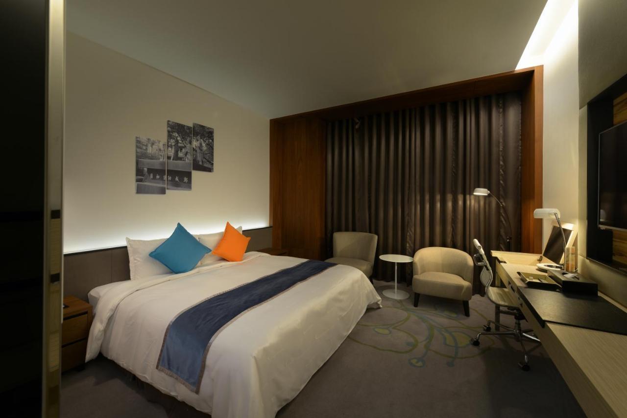 Golden Tulip Glory Fine Hotel Tainan Extérieur photo