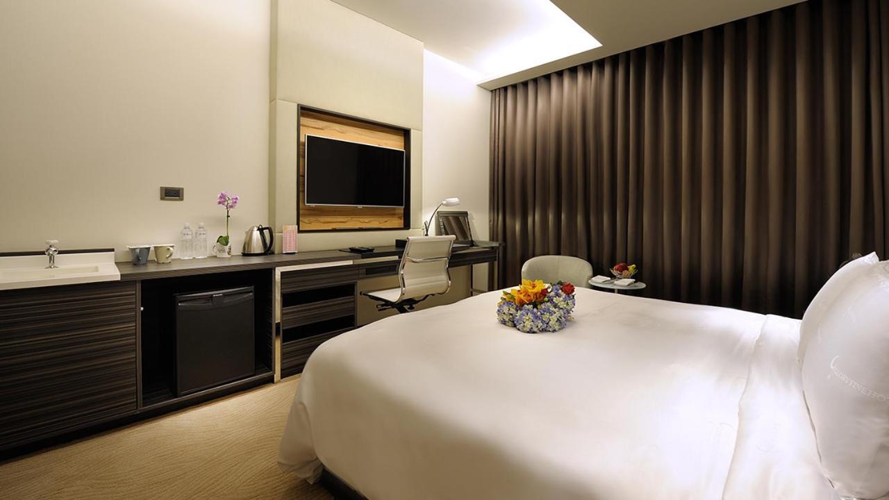 Golden Tulip Glory Fine Hotel Tainan Extérieur photo