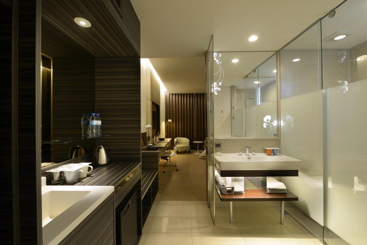 Golden Tulip Glory Fine Hotel Tainan Extérieur photo