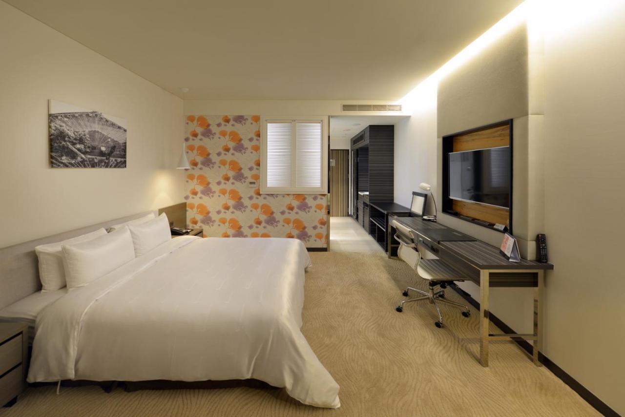 Golden Tulip Glory Fine Hotel Tainan Extérieur photo