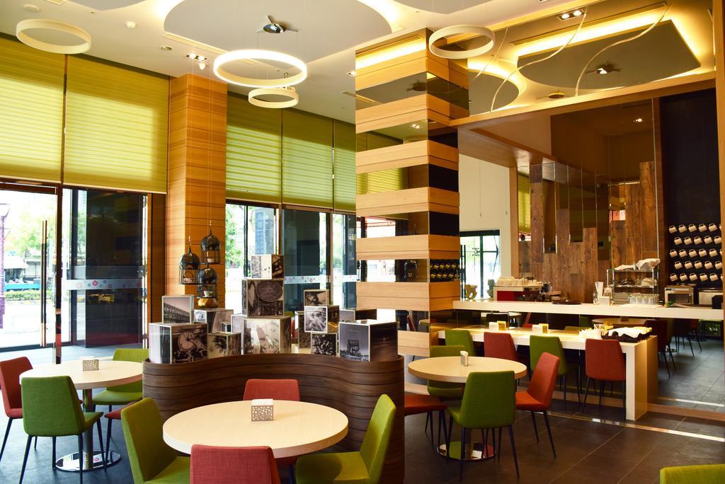 Golden Tulip Glory Fine Hotel Tainan Extérieur photo