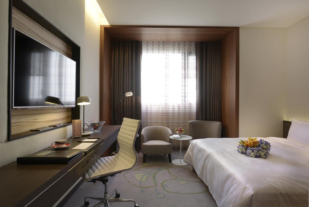 Golden Tulip Glory Fine Hotel Tainan Extérieur photo