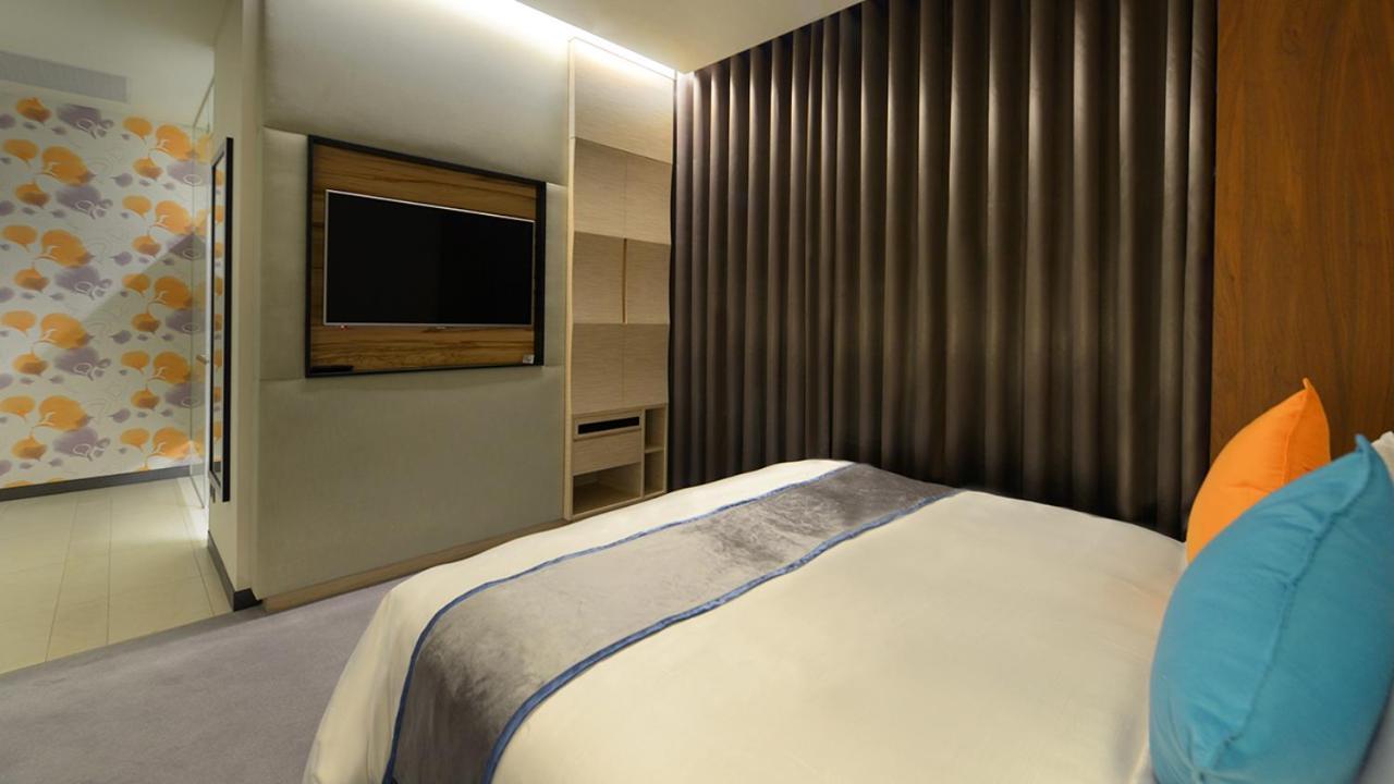 Golden Tulip Glory Fine Hotel Tainan Extérieur photo