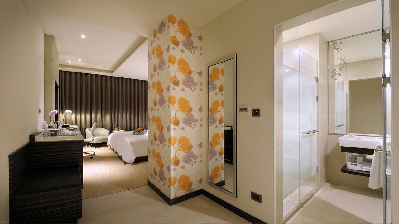 Golden Tulip Glory Fine Hotel Tainan Extérieur photo