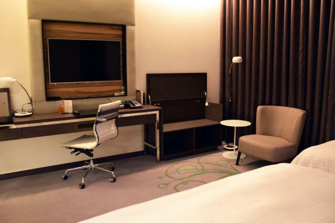 Golden Tulip Glory Fine Hotel Tainan Extérieur photo