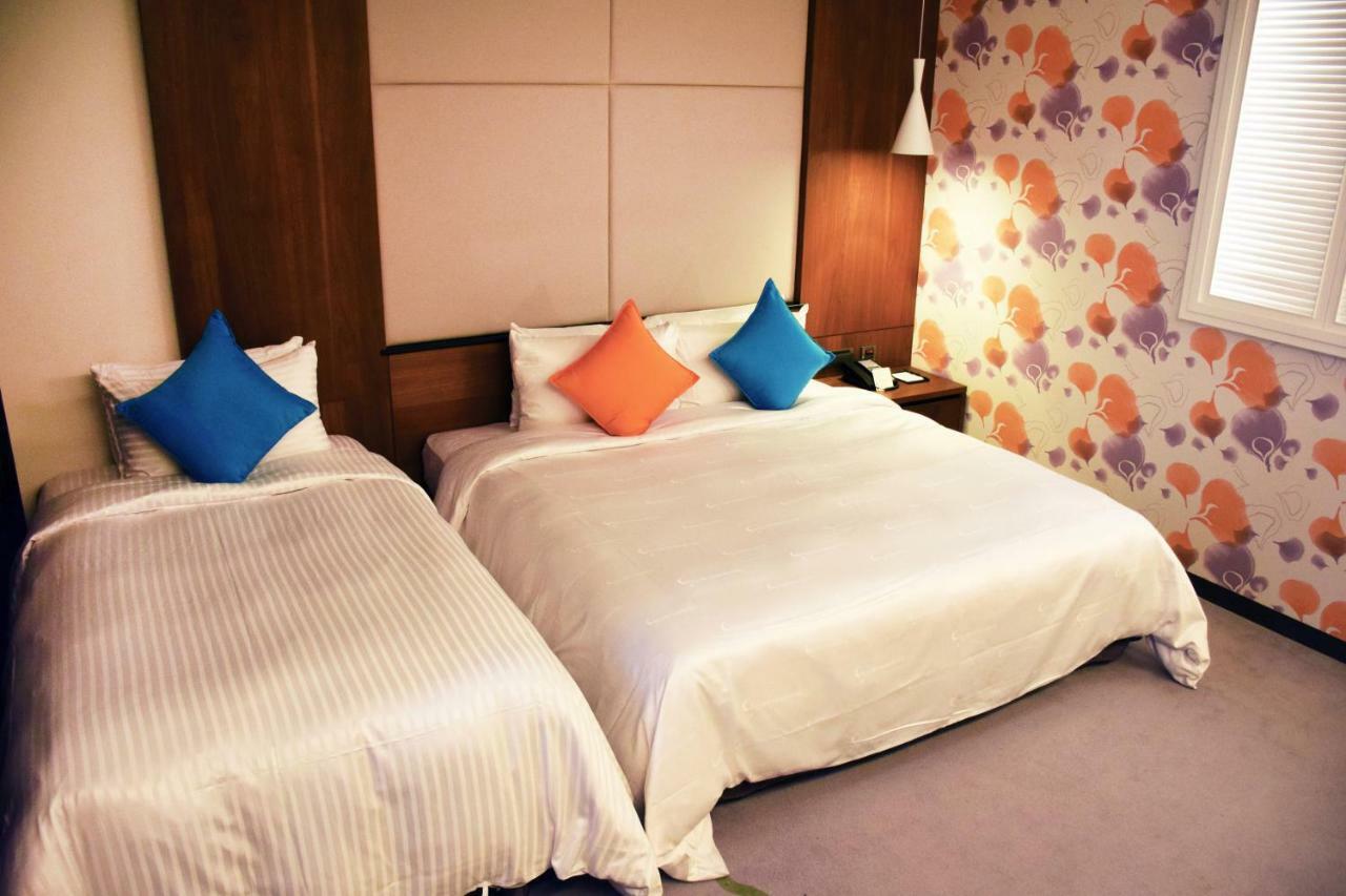 Golden Tulip Glory Fine Hotel Tainan Extérieur photo